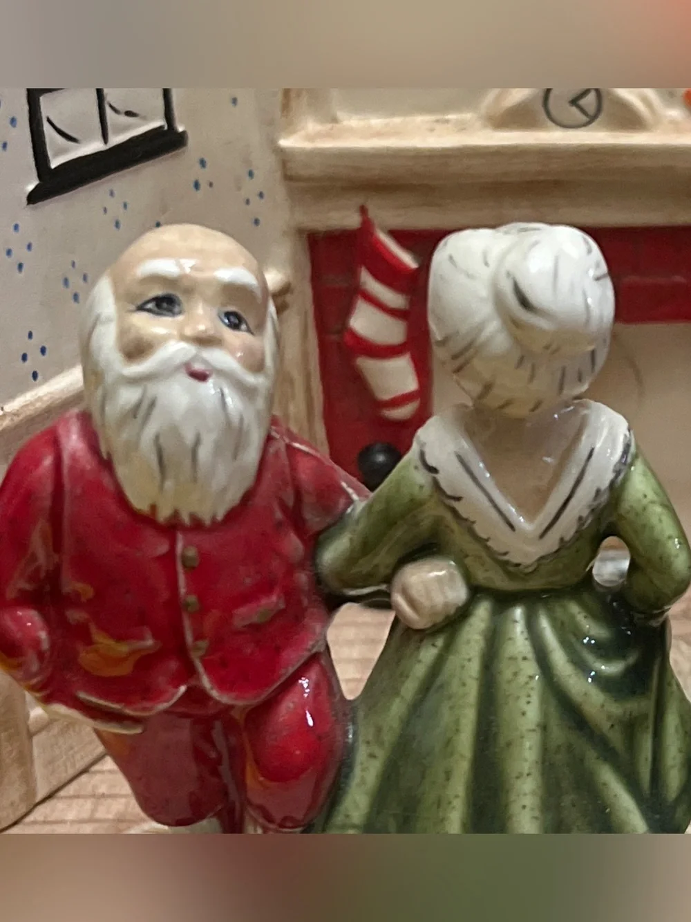 Kitschy Christmas Ceramic Music Box Santa Mrs Claus Tree Cats Dog Fireplace
